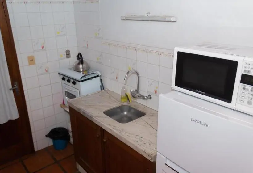 بنگله خانوادگی, Hostal Canela