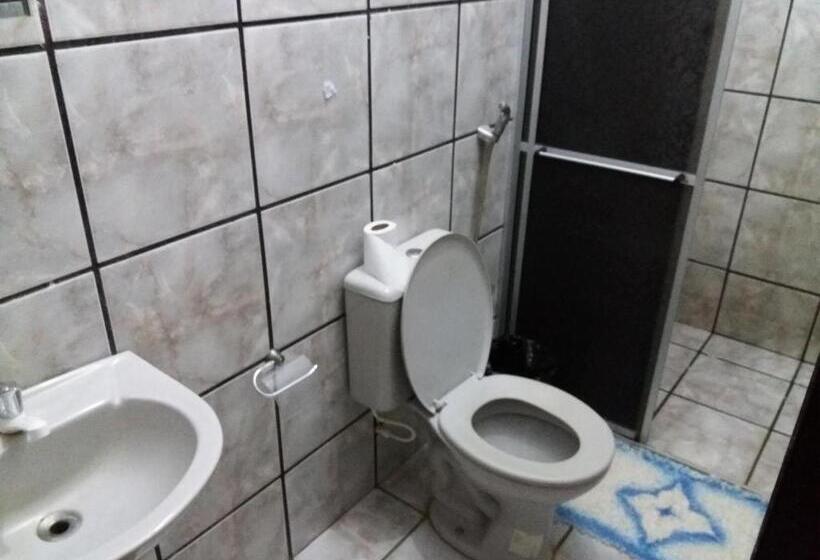Четырехместный номер эконом класса с общей ванной комнатой, Pousada Santa Helena