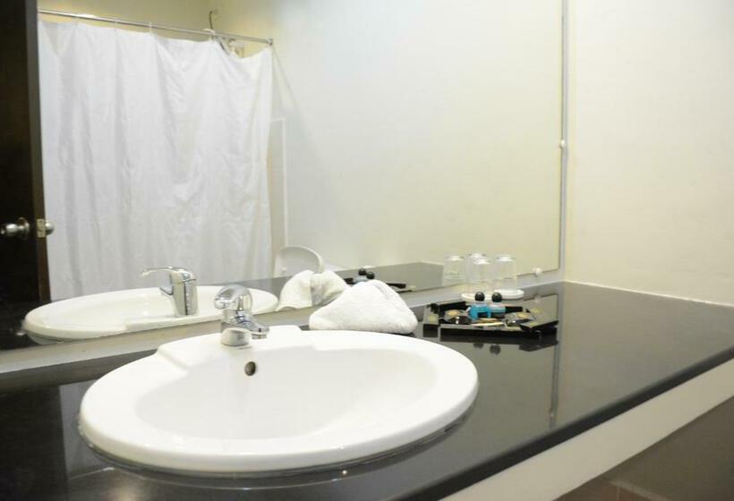 חדר דלוקס לשלושה, Siayan Travellers Inn