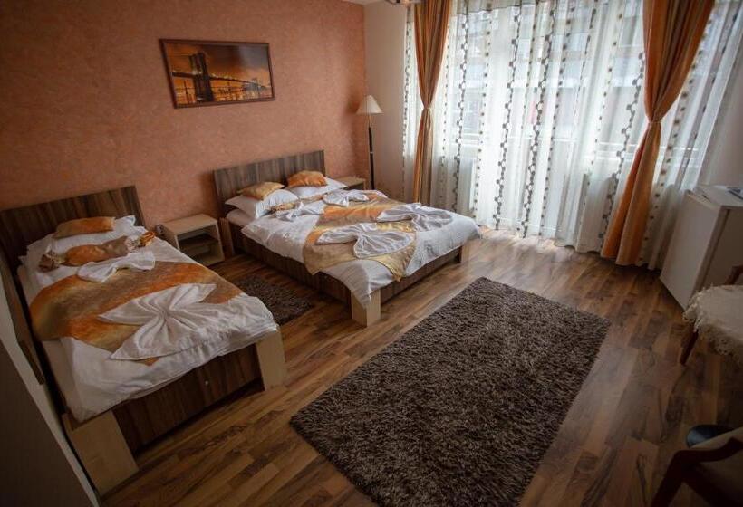 اتاق استاندارد سه تخته با بالکن, Casa Alex
