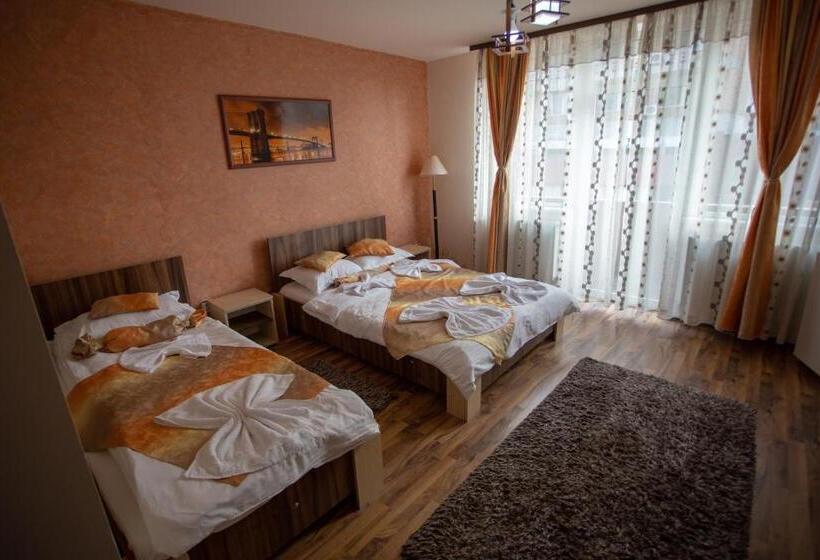 اتاق استاندارد سه تخته با بالکن, Casa Alex