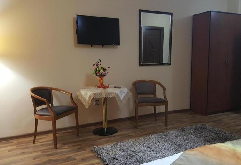 اتاق استاندارد سه تخته با بالکن, Casa Alex