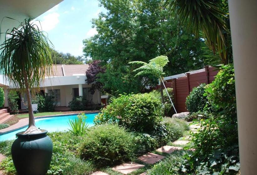 סוויטה, Sunninghill Guest Lodges