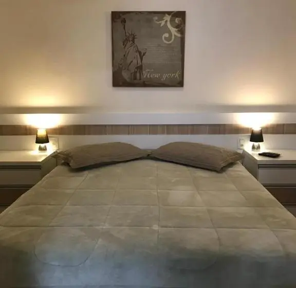デラックスルーム, Wall Street Flat Service