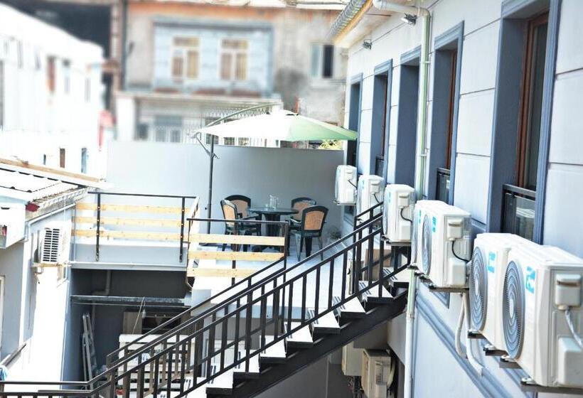 استودیوی استاندارد, Apartments On Vaja Pshavela