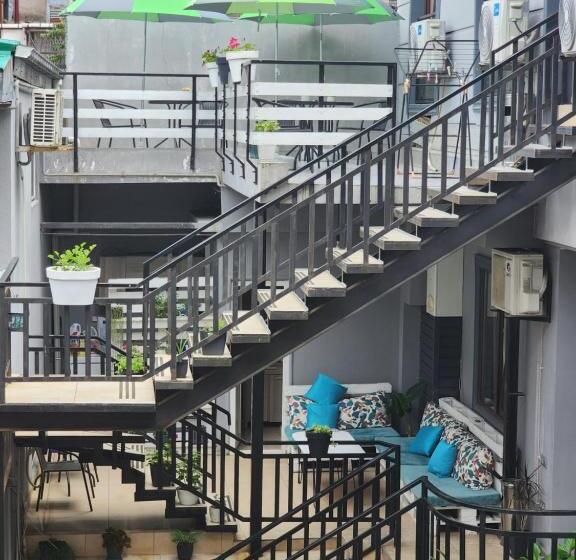 استودیوی استاندارد, Apartments On Vaja Pshavela