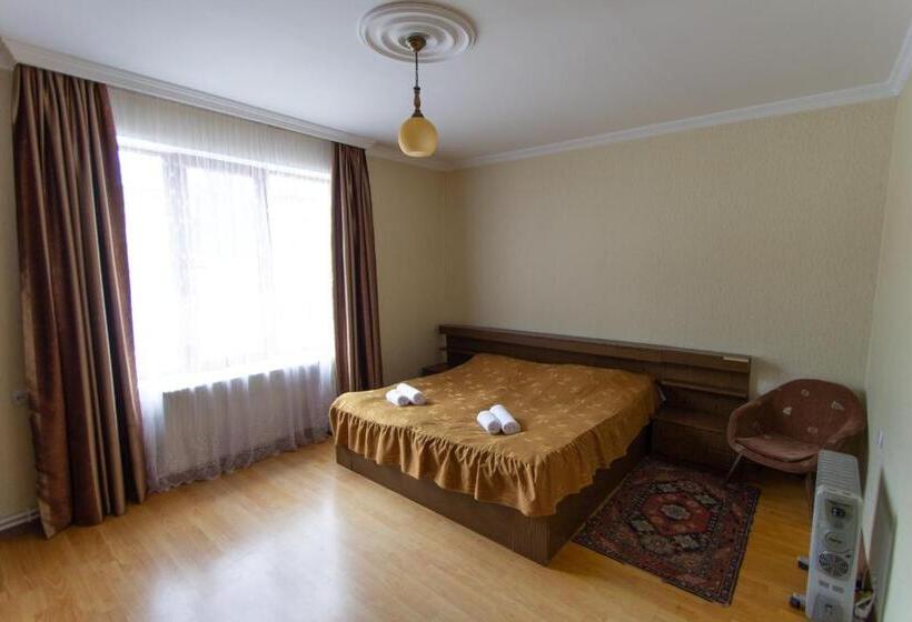 اتاق استاندارد با سرویس بهداشتی مشترک, Eka&nino Guesthouse