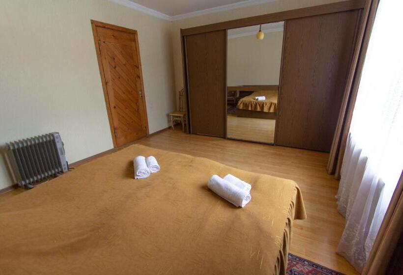 اتاق استاندارد با سرویس بهداشتی مشترک, Eka&nino Guesthouse