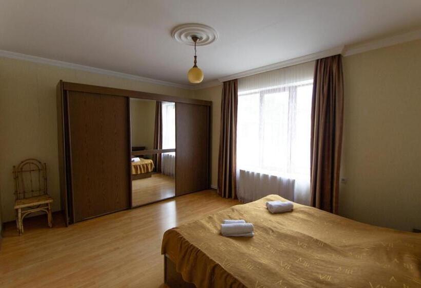 اتاق استاندارد با سرویس بهداشتی مشترک, Eka&nino Guesthouse