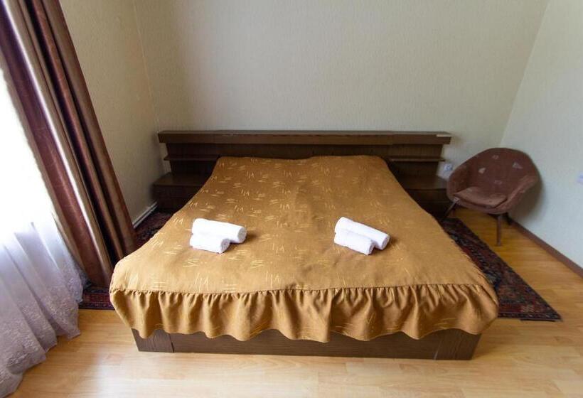 اتاق استاندارد با سرویس بهداشتی مشترک, Eka&nino Guesthouse