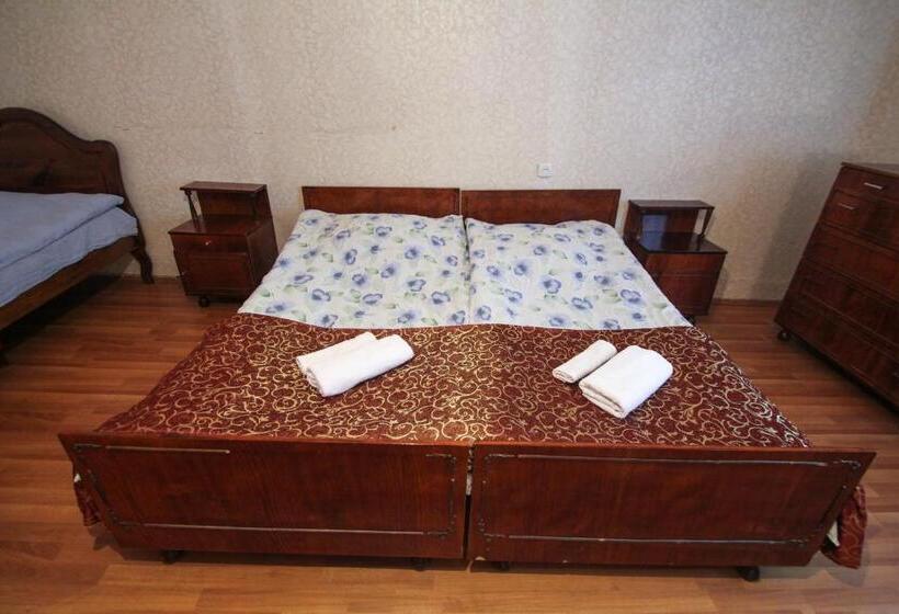 اتاق استاندارد سه تخته با سرویس بهداشتی مشترک, Eka&nino Guesthouse