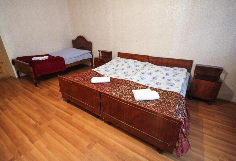 اتاق استاندارد سه تخته با سرویس بهداشتی مشترک, Eka&nino Guesthouse