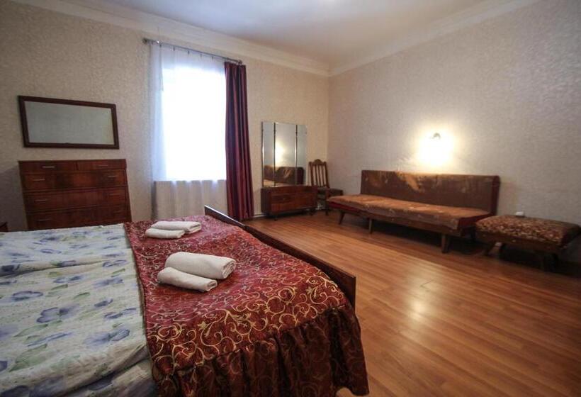 اتاق استاندارد سه تخته با سرویس بهداشتی مشترک, Eka&nino Guesthouse