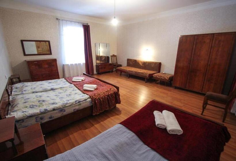 اتاق استاندارد سه تخته با سرویس بهداشتی مشترک, Eka&nino Guesthouse