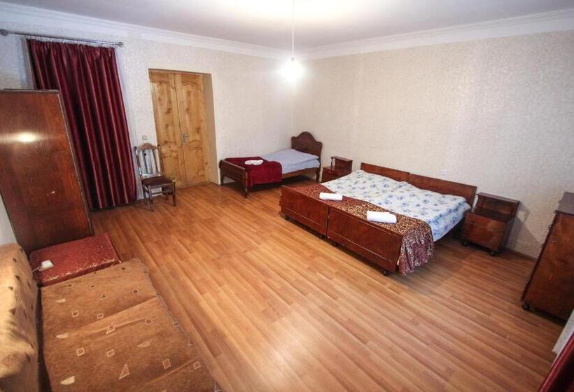 اتاق استاندارد سه تخته با سرویس بهداشتی مشترک, Eka&nino Guesthouse