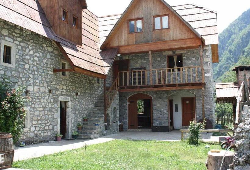 Quarto Estandar Vista Montanha, Shpella Guesthouse Theth