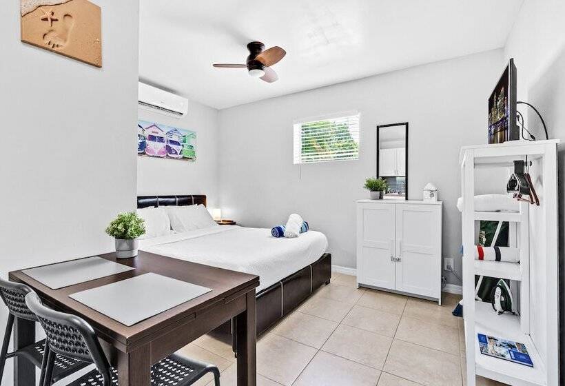 标准工作室, The Blue House Fort Lauderdale