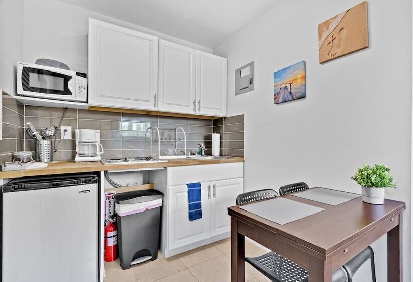 标准工作室, The Blue House Fort Lauderdale