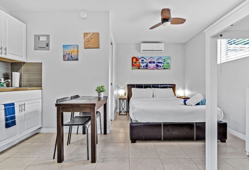 标准工作室, The Blue House Fort Lauderdale