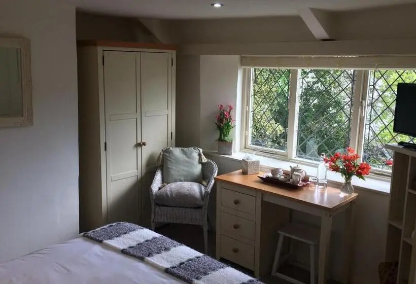 Quarto standard, The Old Forge