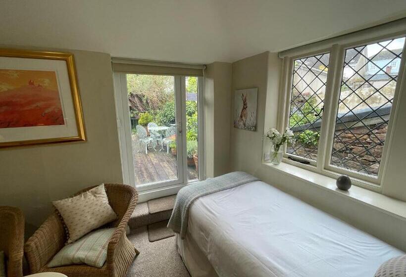 Pokój Rodzinny, The Old Forge