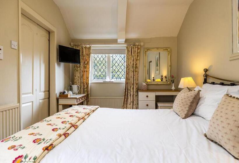 Pokój Rodzinny, The Old Forge