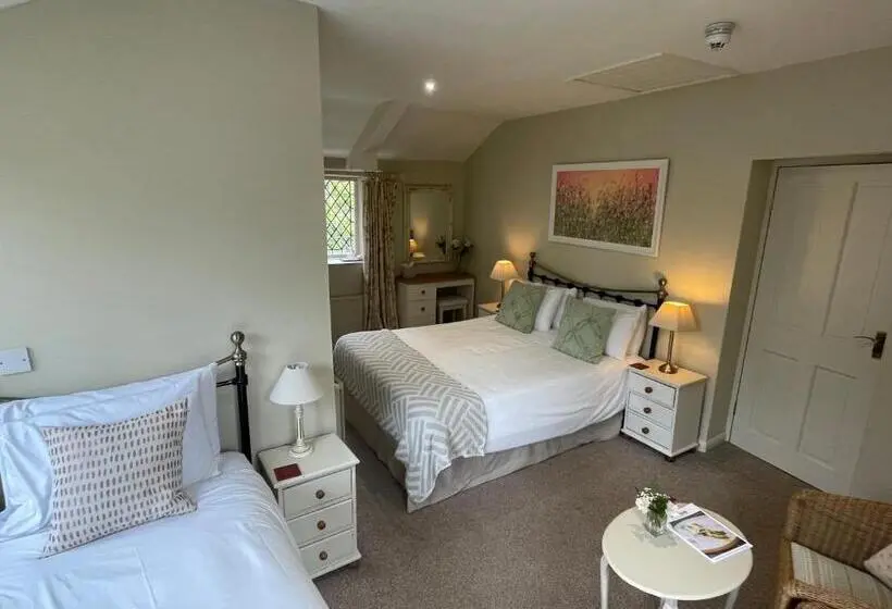 Quarto Familiar, The Old Forge