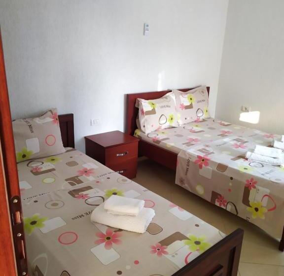 庭の見えるスタンダードトリプルルーム, Vila Ester