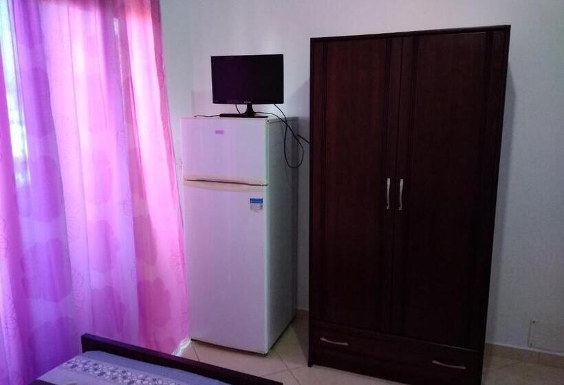 スタンダードトリプルルーム, Vila Ester