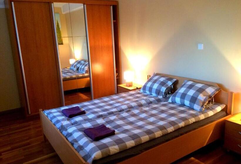 آپارتمان 1 خوابه با بالکن, Apartment And Rooms Maraton