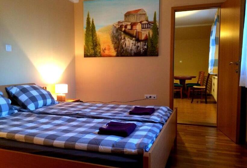 آپارتمان 1 خوابه با بالکن, Apartment And Rooms Maraton