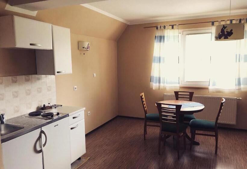 آپارتمان 1 خوابه با بالکن, Apartment And Rooms Maraton