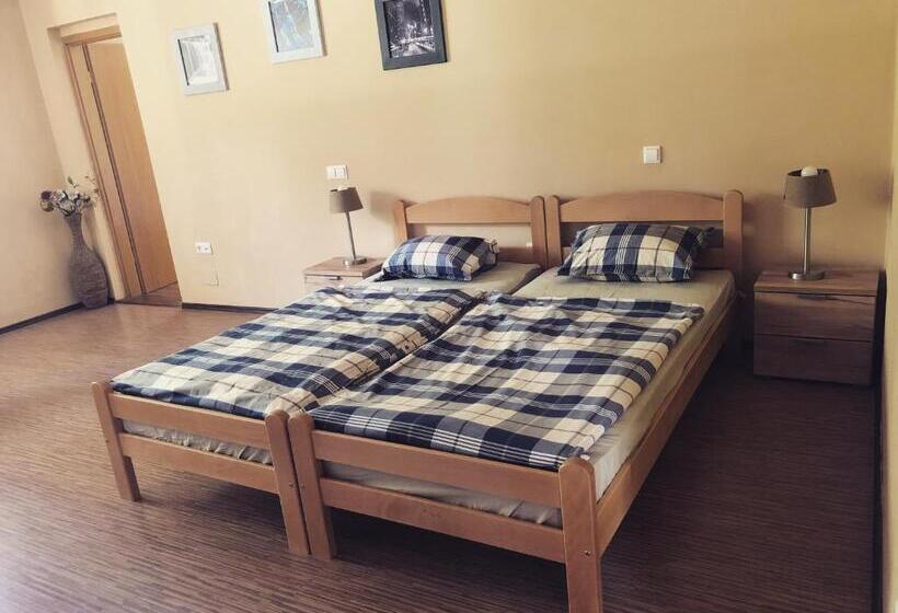 آپارتمان 1 خوابه با بالکن, Apartment And Rooms Maraton