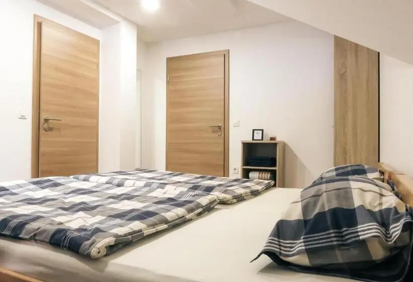 اتاق استاندارد, Apartment And Rooms Maraton