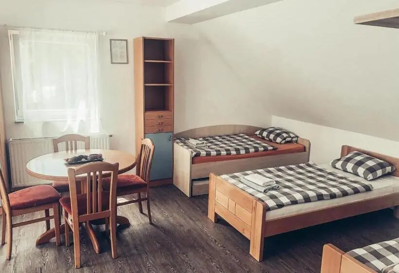 اتاق خانوادگی, Apartment And Rooms Maraton