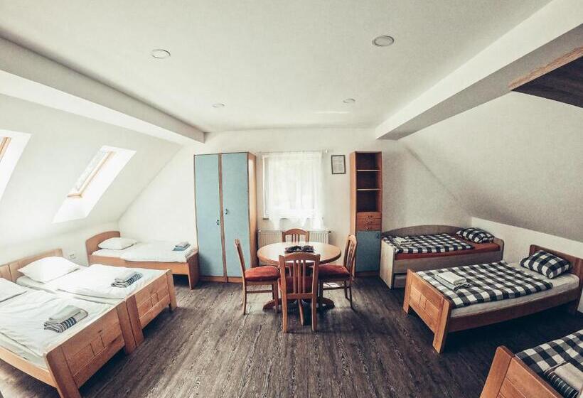 اتاق خانوادگی, Apartment And Rooms Maraton