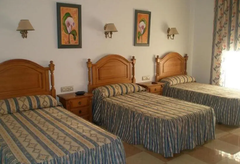 Standard Kolmen Hengen Huone Puutarhanäkymä, Hostal Los Rosales