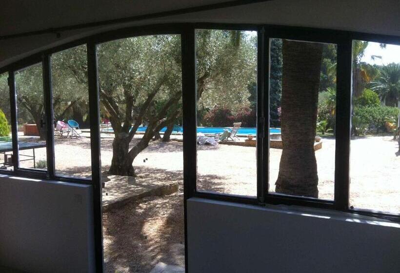 اتاق استاندارد با چشمانداز باغ, Du Coté De Chez Soi