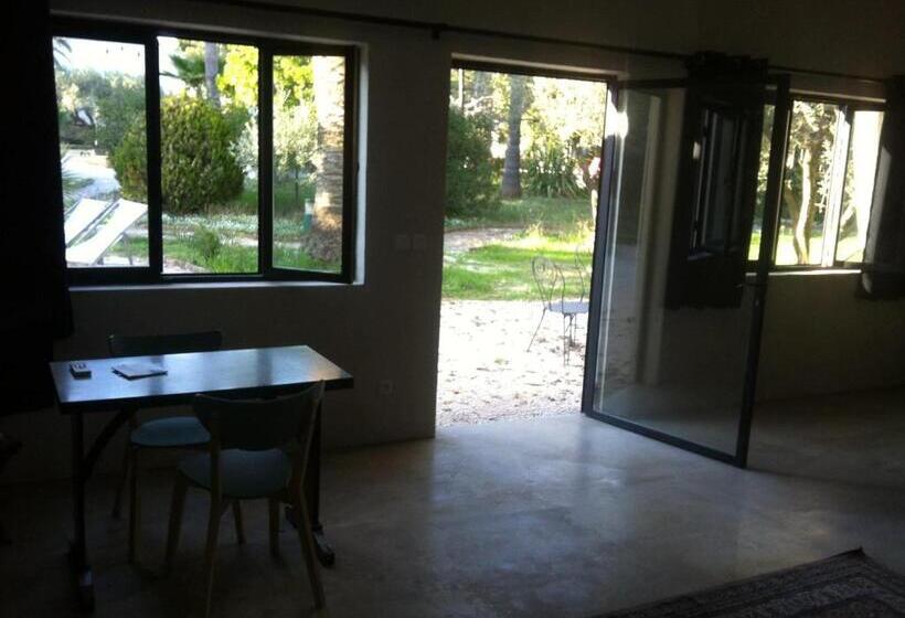 اتاق استاندارد با چشمانداز استخر, Du Coté De Chez Soi