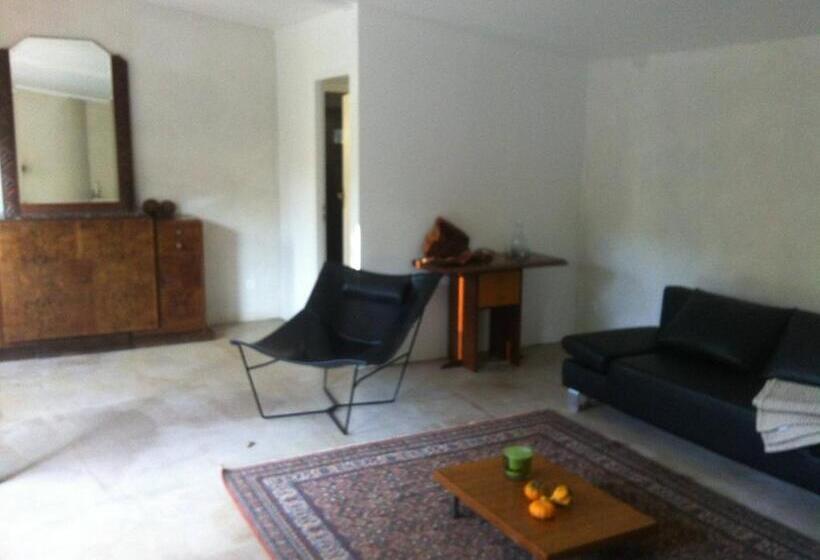 اتاق استاندارد با چشمانداز استخر, Du Coté De Chez Soi