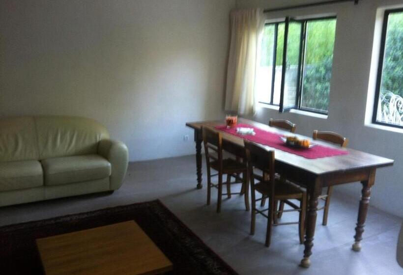 اتاق استاندارد با چشمانداز باغ, Du Coté De Chez Soi