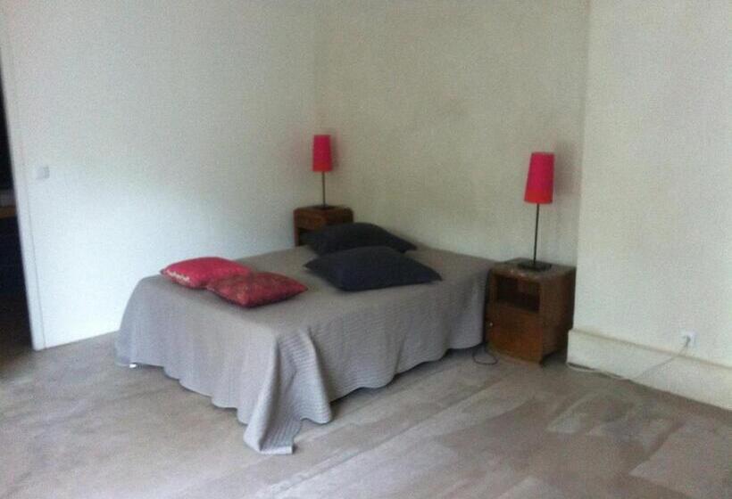 اتاق استاندارد با چشمانداز باغ, Du Coté De Chez Soi