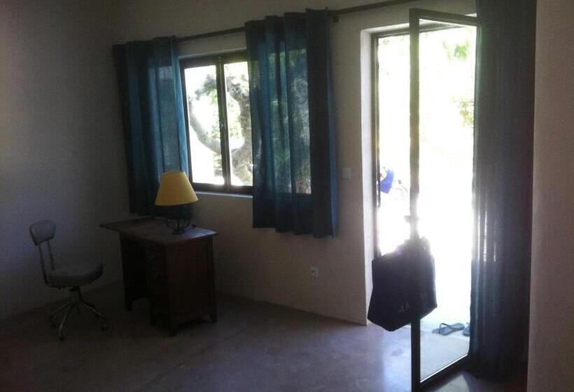 اتاق استاندارد با چشمانداز باغ, Du Coté De Chez Soi