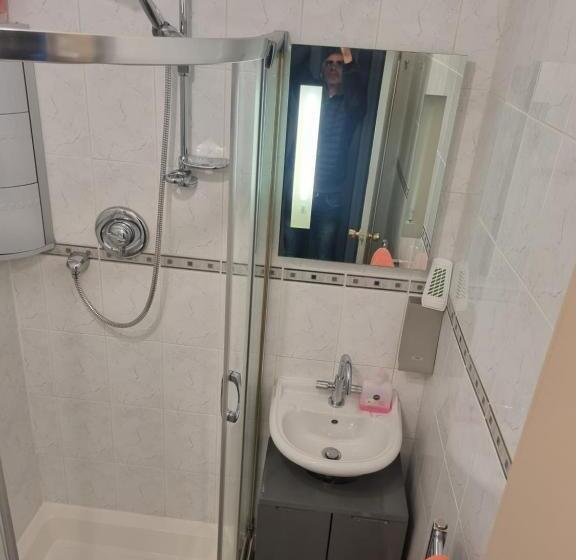 חדר סטנדרט יחיד, The Jays Guest House