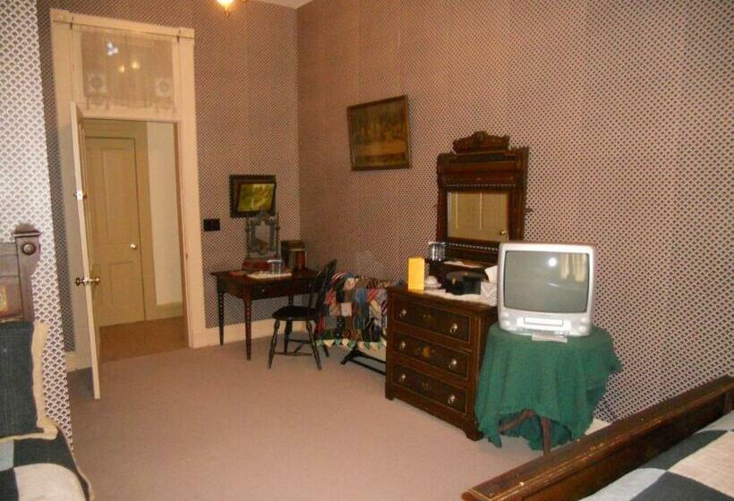 غرفة ديلوكس, Landmark Inn At The Historic Bank Of Oberlin