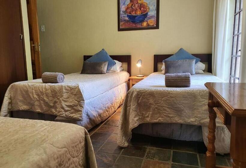Quarto Familiar, Tamboti House