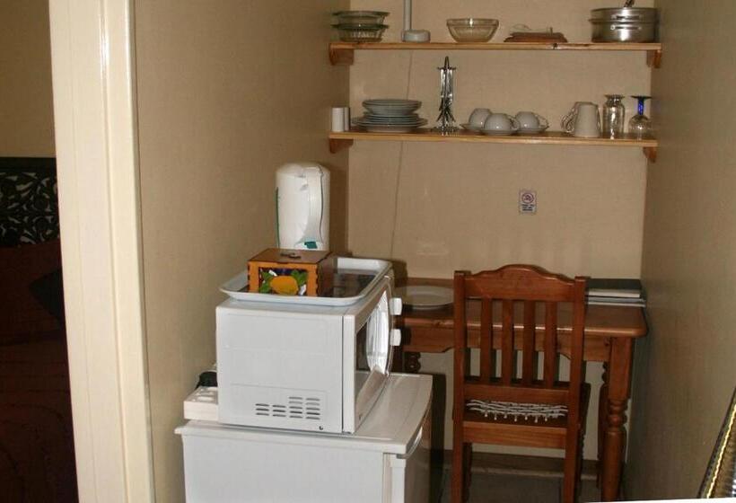 Quarto Estandar, Tamboti House