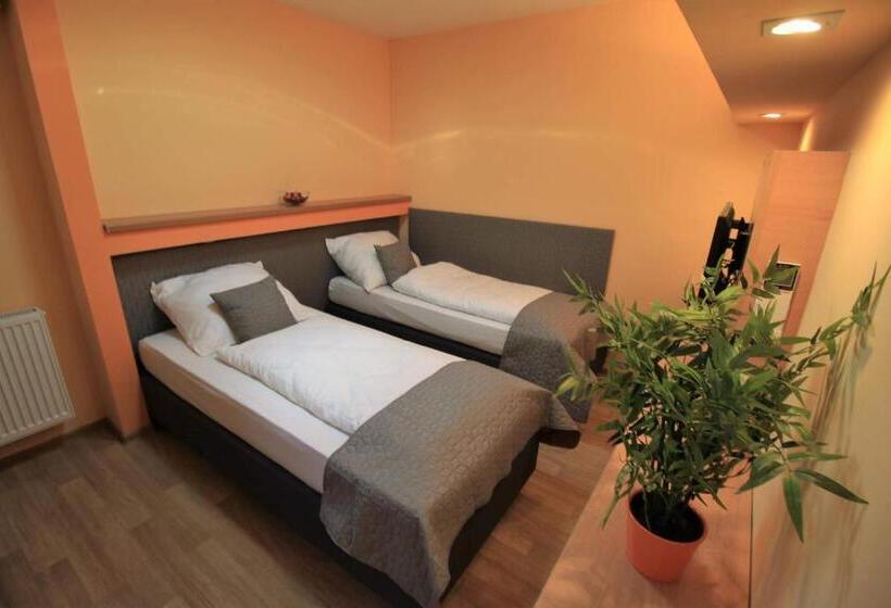 חדר דלוקס, U Admirala