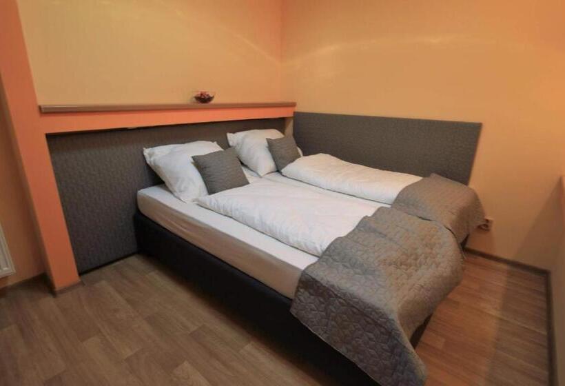 חדר דלוקס, U Admirala