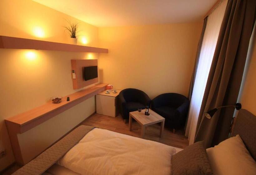 חדר דלוקס, U Admirala